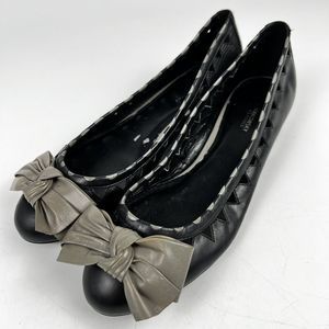 B Makowsky Leather Flats Women’s 8M Black‎ Gray Bow Cutouts Mini Heel